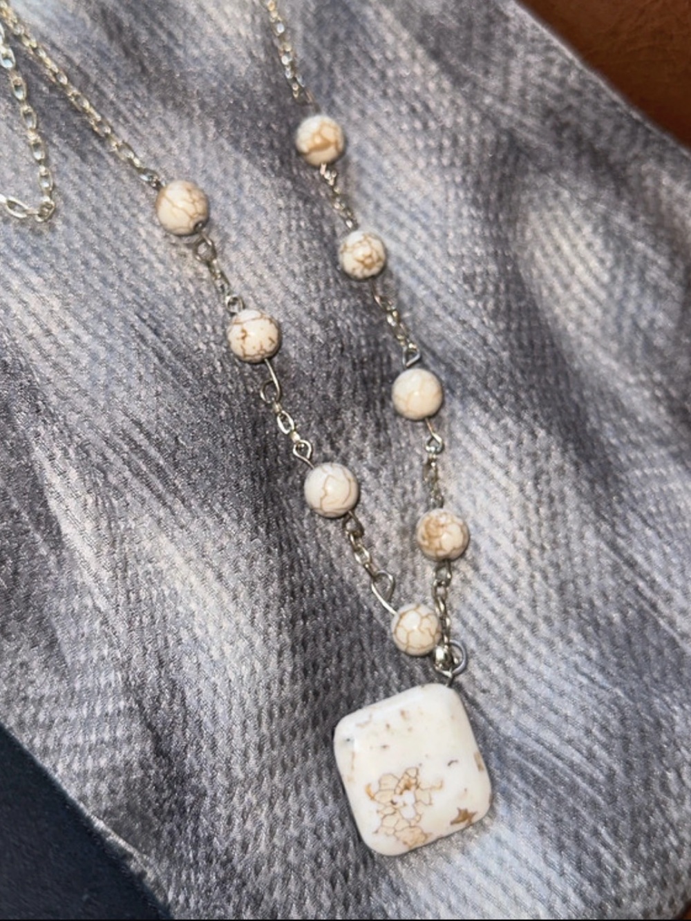 Silver tone Cream Howlite Beads & Pendant Necklace